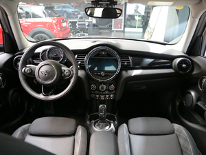 2018款五门版 1.5T COOPER 经典派 内饰全景