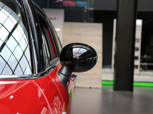 2018款5-DOOR COOPER 色彩纪念版 后视镜