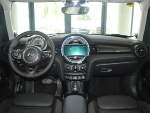 2018款五门版 2.0T COOPER S 经典派 内饰全景