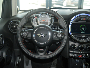 2018款五门版 2.0T COOPER S 经典派 方向盘