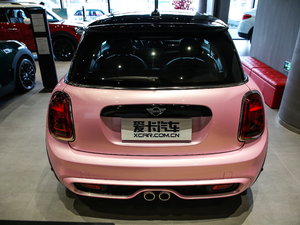 2018款三门版 2.0T COOPER S 艺术家 正后	