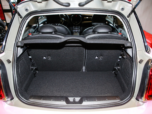 2018款三门版 2.0T COOPER S 艺术家 行李厢空间