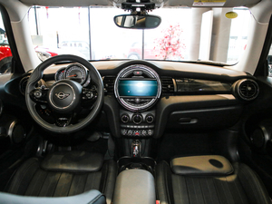 2018款三门版 2.0T COOPER S 艺术家 内饰全景