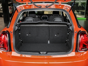 2018款三门版 1.5T COOPER 经典派 行李厢空间
