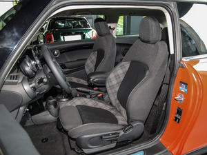 2018款三门版 1.5T COOPER 经典派 主驾驶座椅