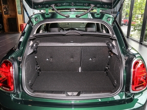 2018款五门版 1.5T COOPER 艺术家 行李厢空间