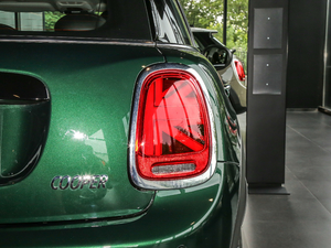2018款五门版 1.5T COOPER 艺术家 尾灯