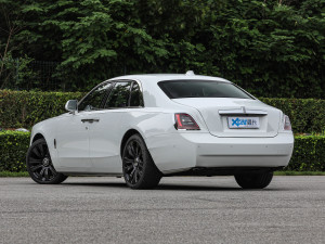 2021款6.7T 标准轴距版 左后45度