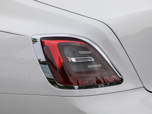 2021款6.7T 标准轴距版 尾灯