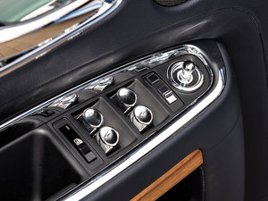 2015Series II L {܇ƅ^	