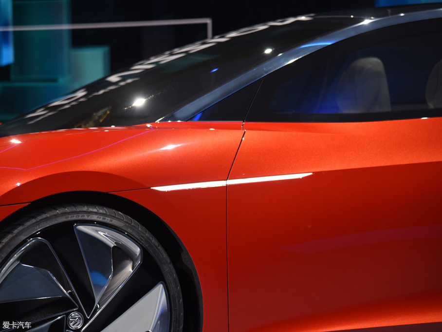 2018���I.D.Vizzion ����܇