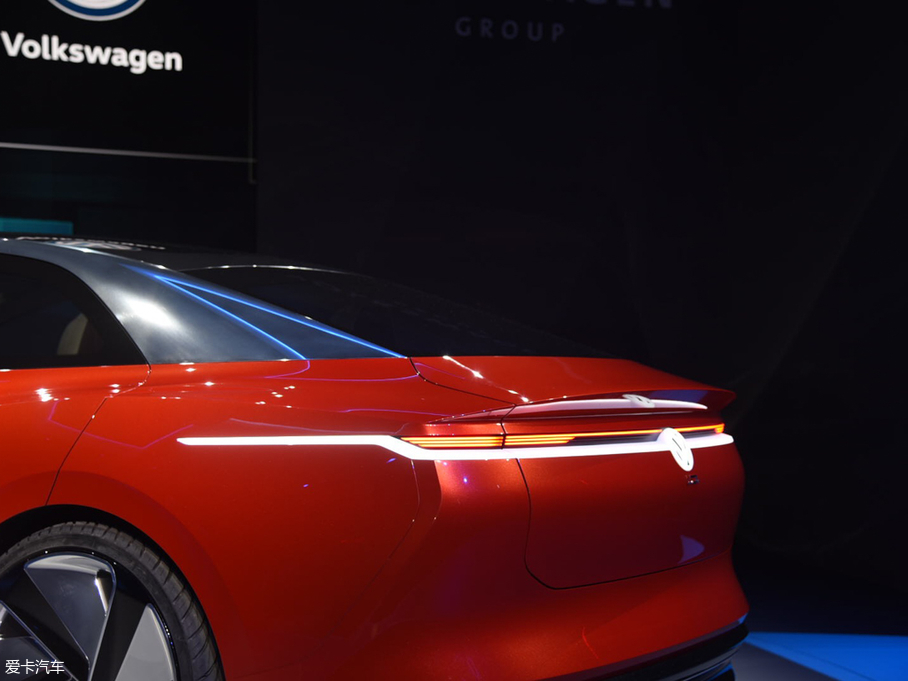 2018���I.D.Vizzion ����܇