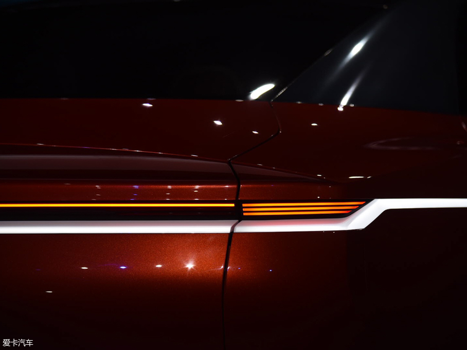 2018���I.D.Vizzion ����܇