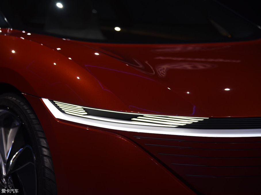 2018���I.D.Vizzion ����܇