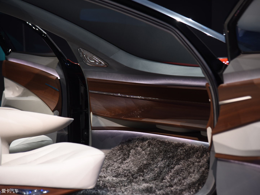 2018���I.D.Vizzion ����܇