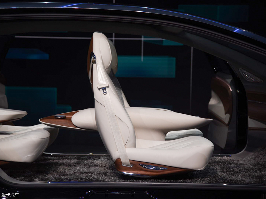 2018���I.D.Vizzion ����܇