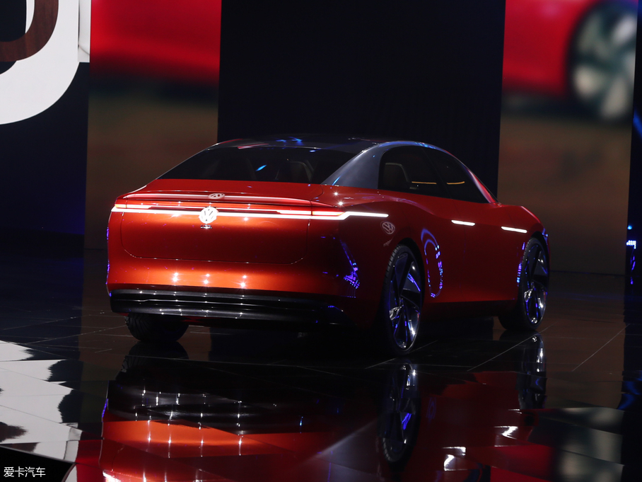 2018���I.D.Vizzion ����܇