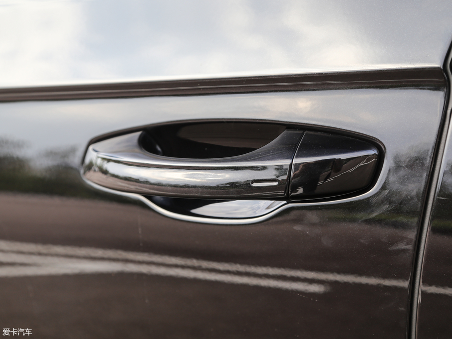 2019;J 3.0TSI Jǰ V