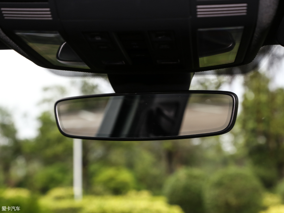 2019;J 3.0TSI Jǰ V