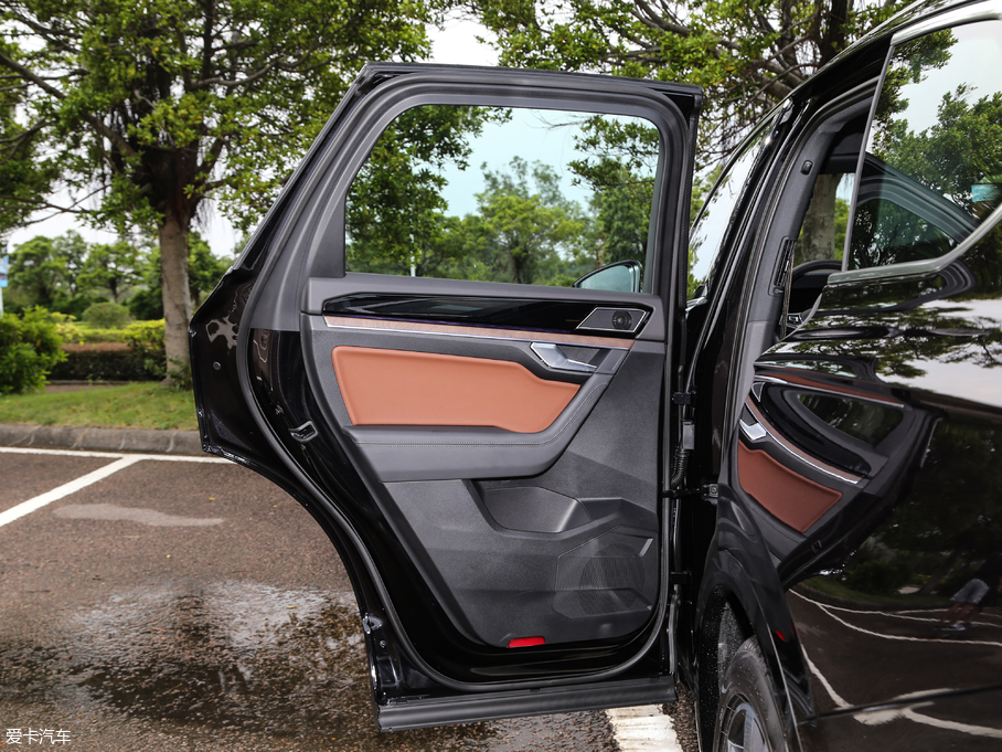 2019;J 3.0TSI Jǰ V