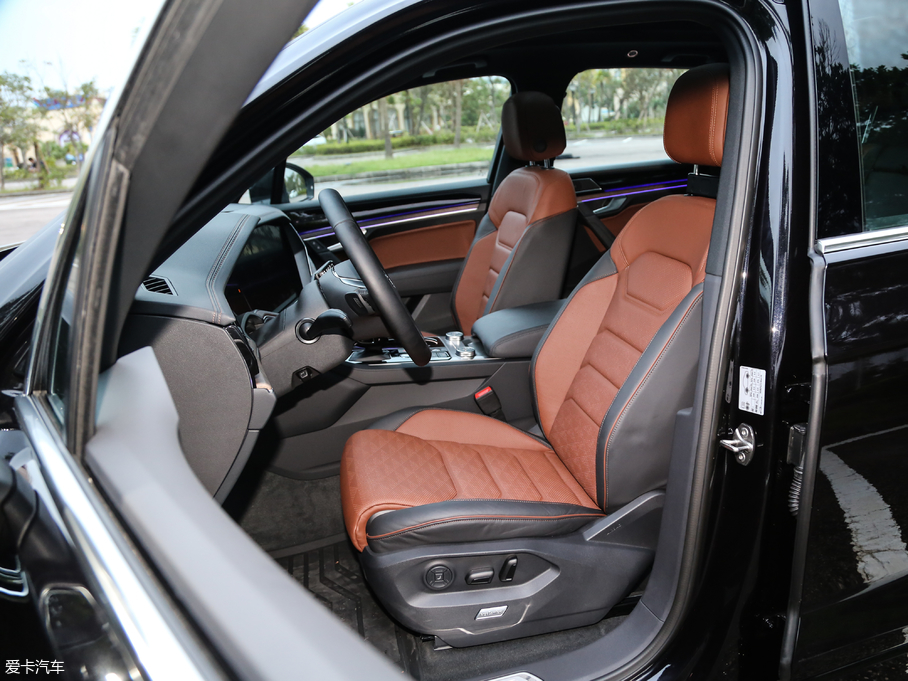 2019;J 3.0TSI Jǰ V