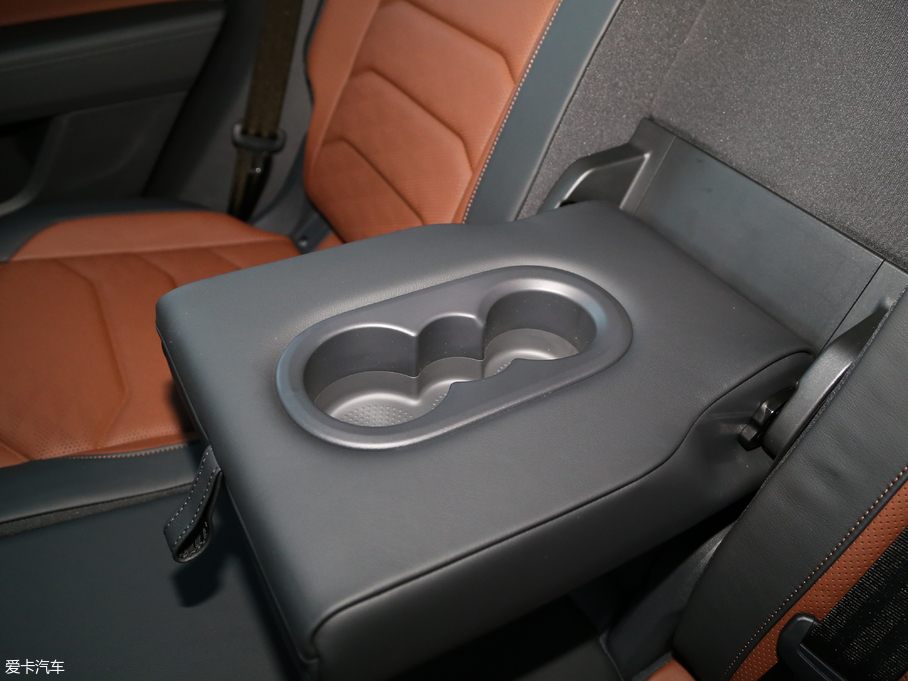 2019;J 3.0TSI Jǰ V