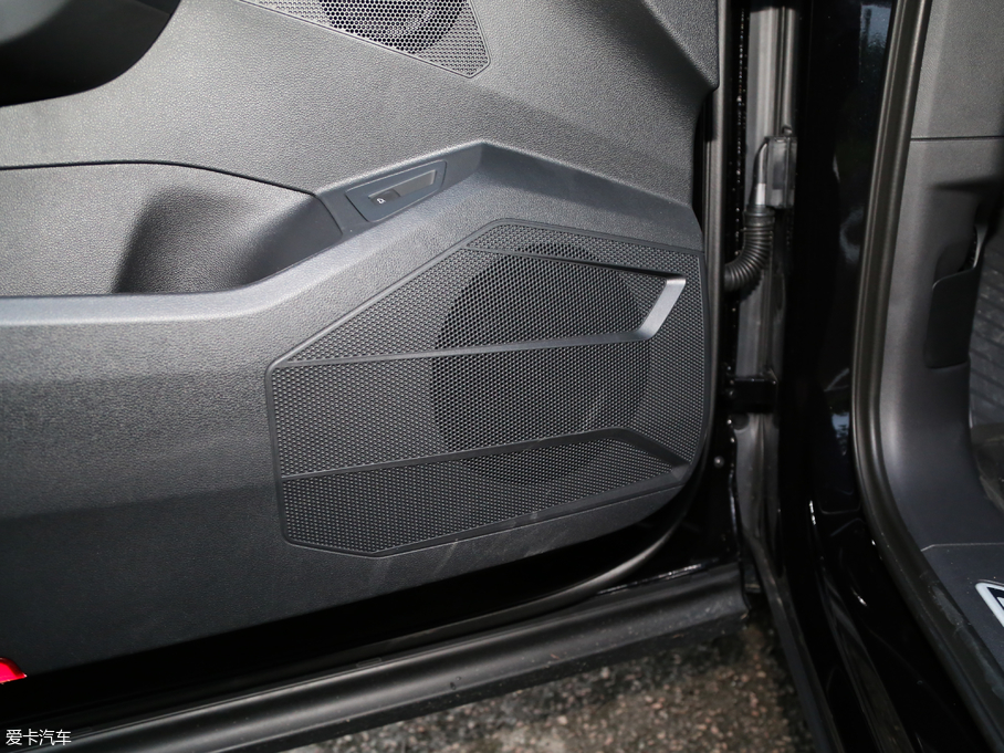 2019;J 3.0TSI Jǰ V