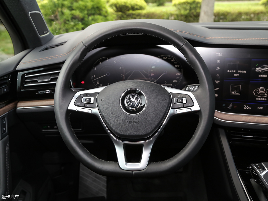 2019;J 3.0TSI Jǰ V