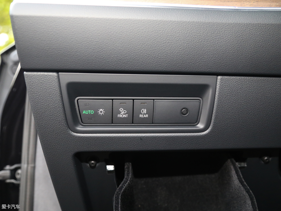 2019;J 3.0TSI Jǰ V