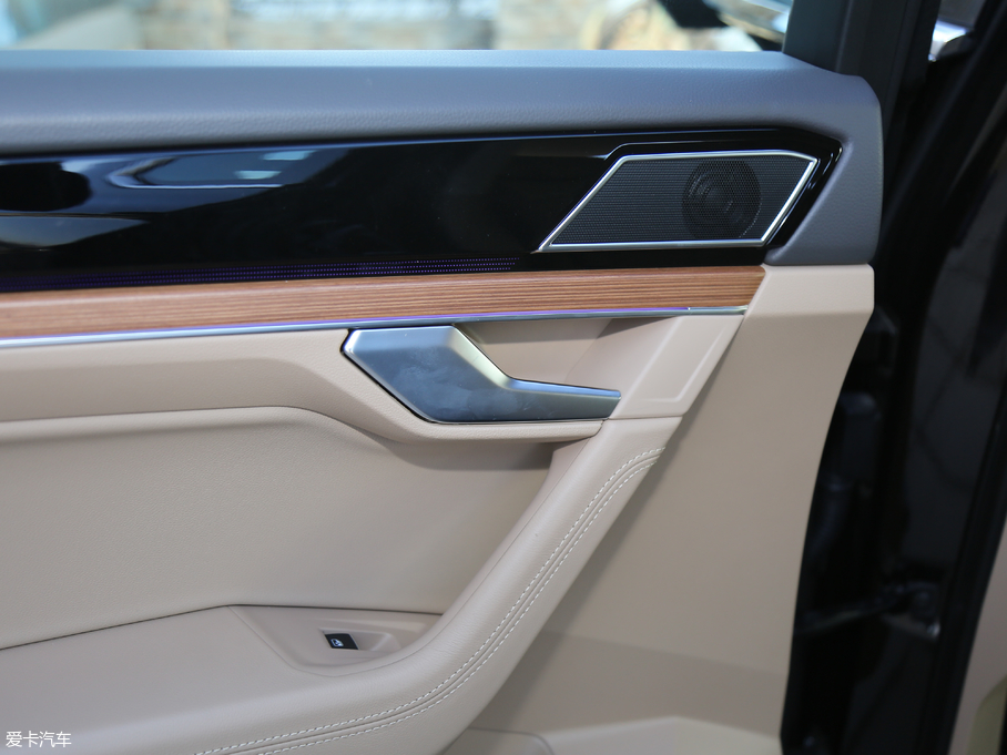 2019;J 3.0TSI Jǰ V