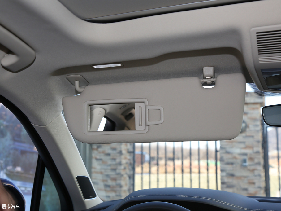 2019;J 3.0TSI Jǰ V