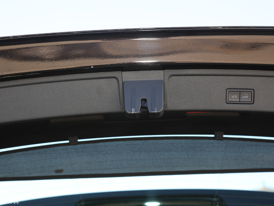 2019;J 3.0TSI Jǰ V