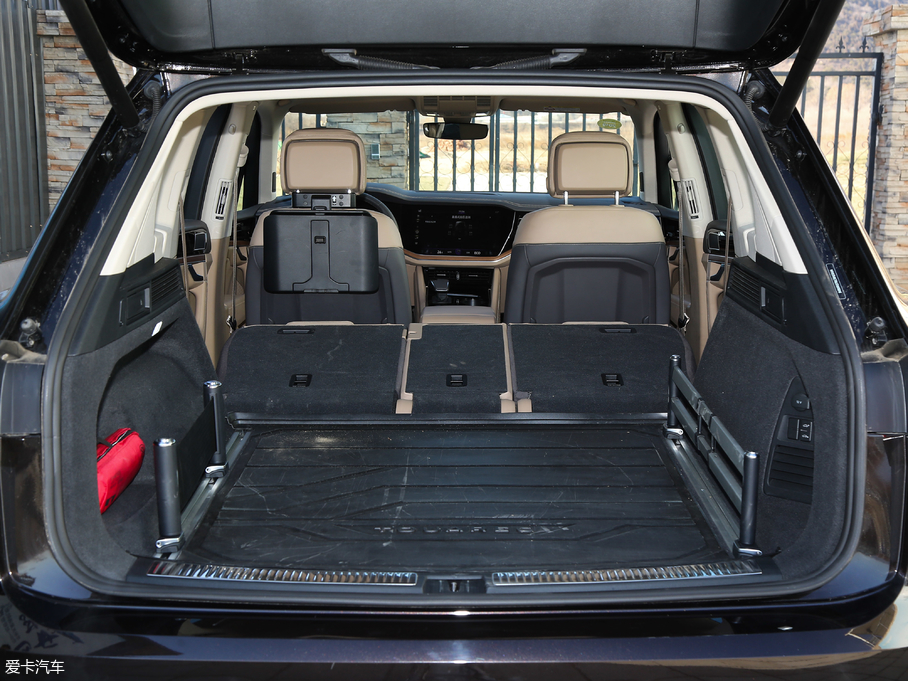 2019;J 3.0TSI Jǰ V