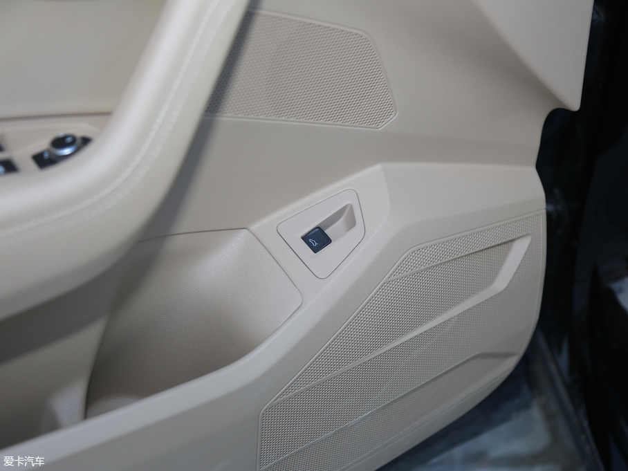 2019;J 3.0TSI Jǰ V