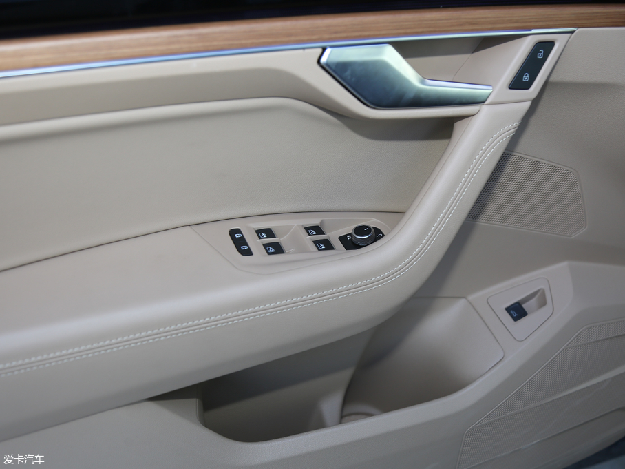 2019;J 3.0TSI Jǰ V