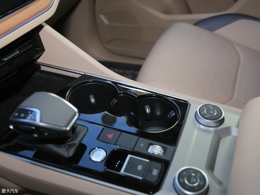 2019;J 3.0TSI Jǰ V