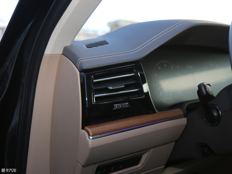 2019;J 3.0TSI Jǰ V