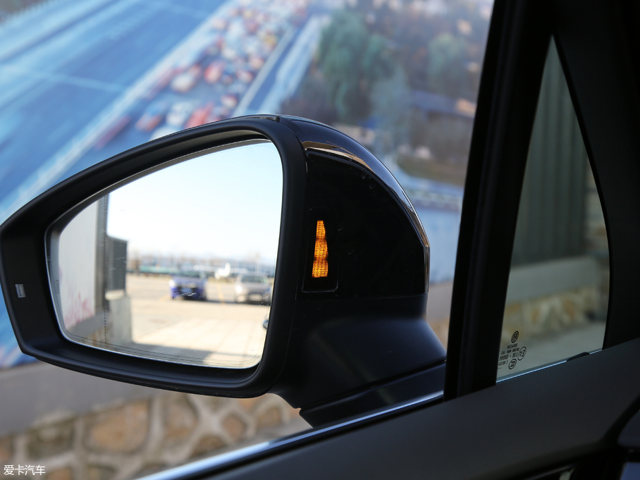 2019;J 3.0TSI Jǰ V