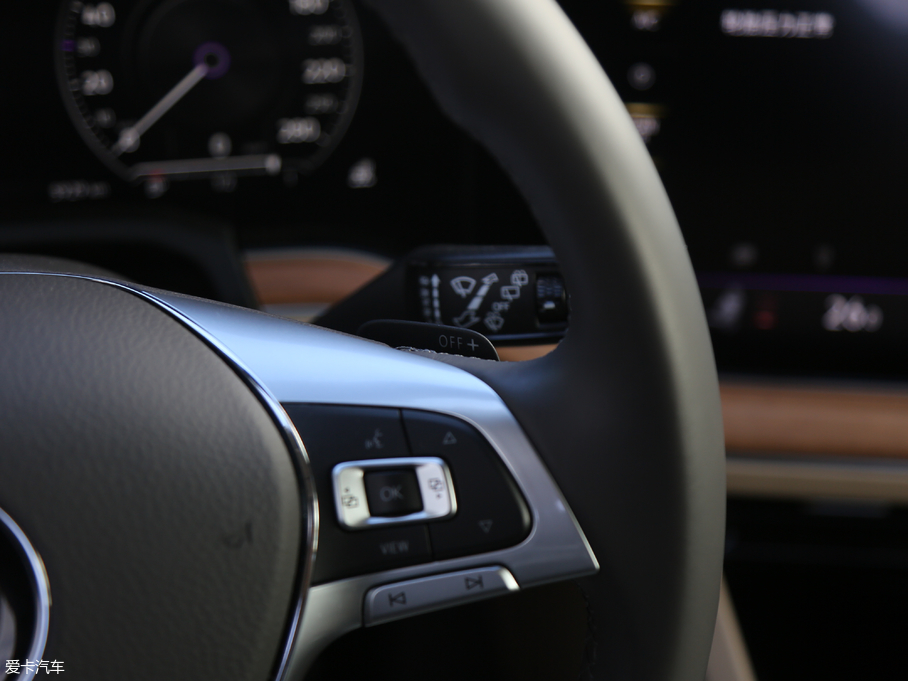 2019;J 3.0TSI Jǰ V