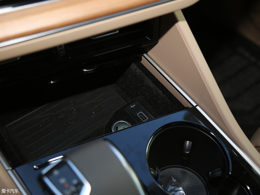 2019;J 3.0TSI Jǰ V