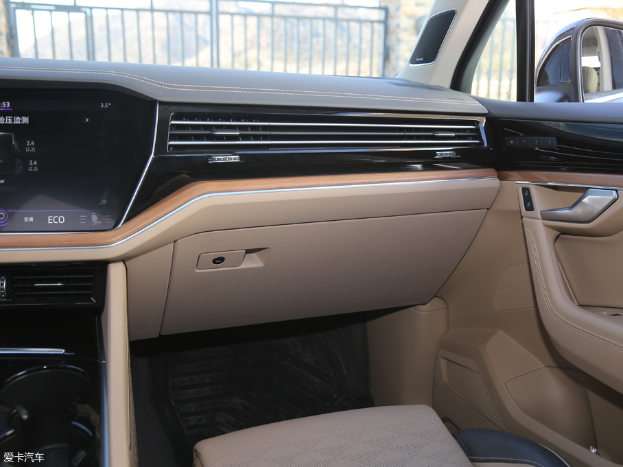 2019;J 3.0TSI Jǰ V