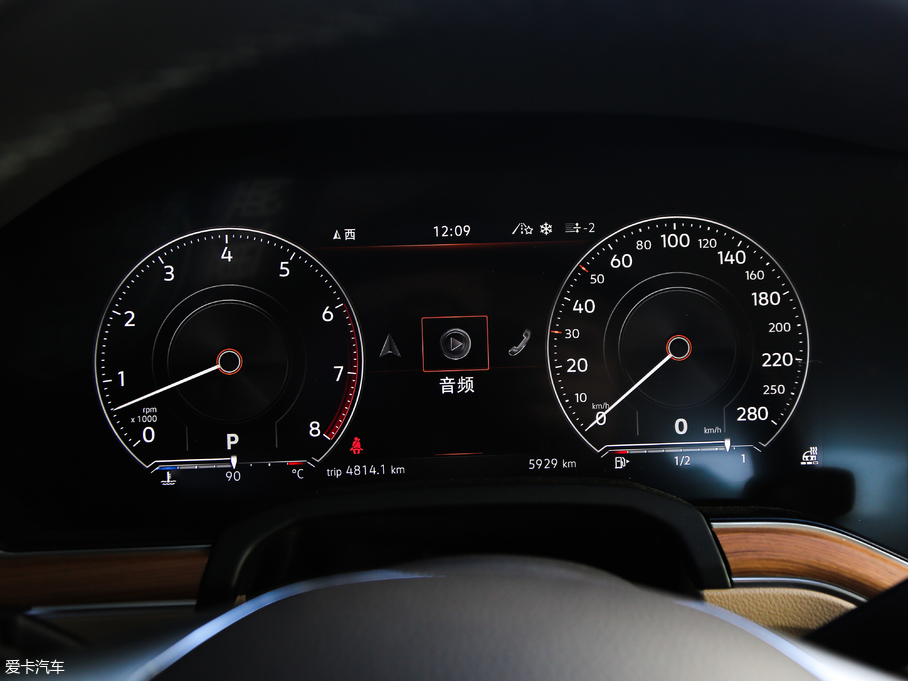 2019;J 3.0TSI Jǰ V