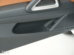 2009款1.4TSI 豪华版 前门储物空间