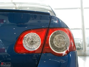 2009款3.6L 尾灯
