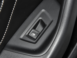 2021款2.0 TSI 畅行版 后排车窗控制区