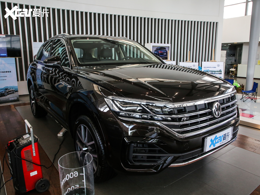 2020;J 3.0TSI J