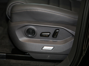 2020款3.0TSI 锐享版 主驾驶座椅调节