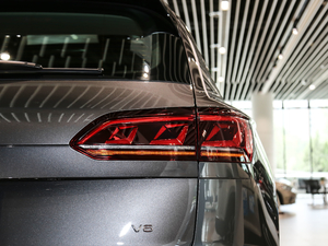 2020款3.0TSI 锐尊版 尾灯