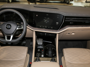 2020款3.0TSI 锐尊版 中控台