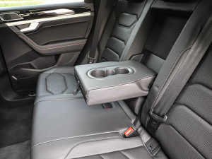2022款3.0TSI 锐尊二十周年特别版 后排中央扶手